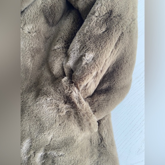 APPARIS Stella Olive Classic Faux Fur Maximalism Jacket Coat in Size Extra Small - Picture 3 of 7